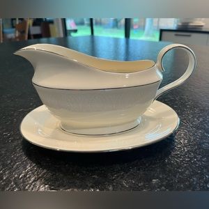 NWOT: Lenox Courtyard Platinum: Gravy Boat with Saucer